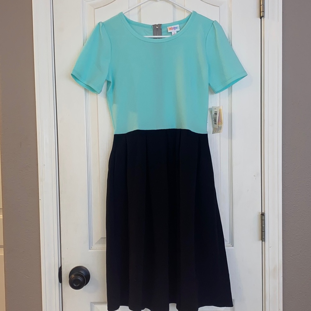 S LuLaRoe Amelia HAS POCKETS
